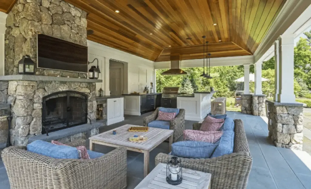 Relaxing Outdoor Oasis