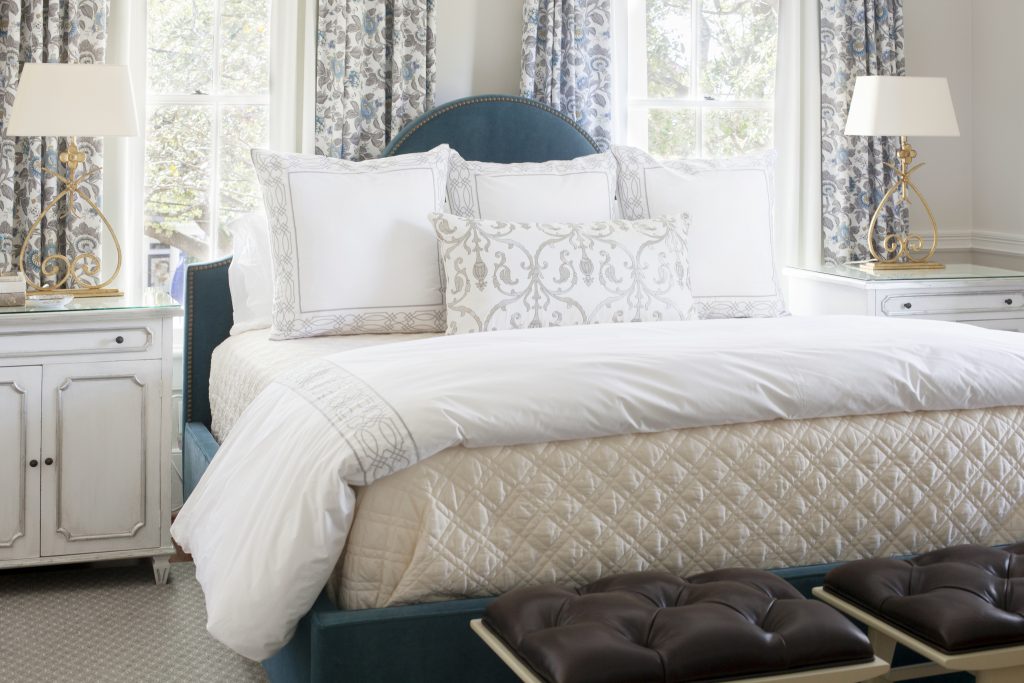 A Southern-style house's coastal bedroom interior design