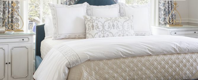 A Southern-style house's coastal bedroom interior design